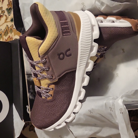 On running cloud Hi Edge Dusk grape Women's US 6 Medium, New Inbox. - Picture 2 of 7